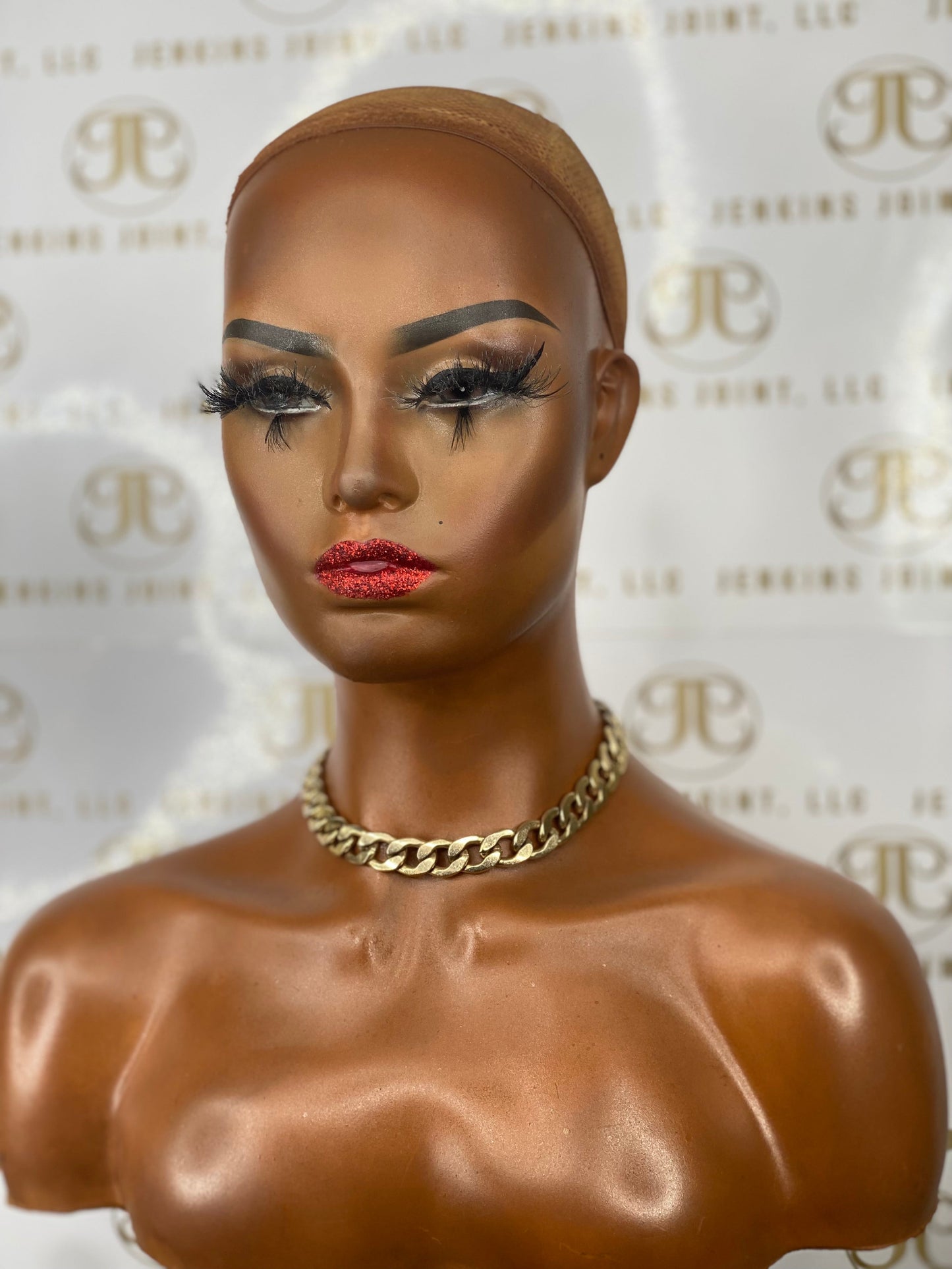 HOLIDAY LIP MANNEQUIN JOINT